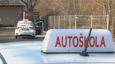 Žiaci v autoškolách sa obávajú nových testov. Zisťovali sme, v čom budú náročnejšie