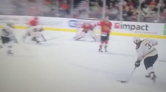 Chára nekompromisne zrazil súpera na ľad. Tentoraz inak, ako sme zvyknutí