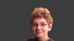 Nahé fotky celebrít zrejme ukradol tento chlapec. Má iba 15 rokov