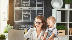 Mnohí Slováci pracujú z domu, no s deťmi to nie je jednoduché. Na prácu z postele zabudnite!
