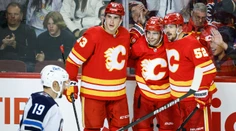 Ružička pomohol gólom k víťazstvu Calgary, Slafkovský a Nemec si pripísali asistenciu