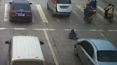 Dieťa tesne uniklo smrti. Na križovatke vypadlo z auta