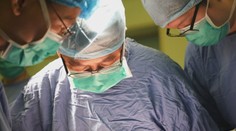 Čínskemu pacientovi vyoperovali gigantický nádor. O rakovine do poslednej chvíle nevedel