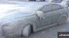 Takto zamrznuté auto by ste oškrabávať nechceli