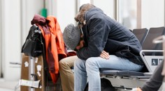 Sneženie si vynútilo zrušenie 170 letov na letisku vo Frankfurte