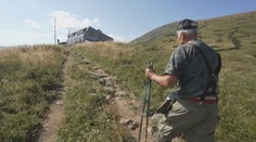 Dobrodružstvo 83-ročného turistu, aké sa len tak nevidí. Ladislav sa vybral na legendárnu Cestu hrdinov SNP