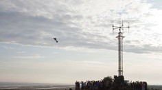 Francúz po prvý raz prekonal Lamanšský prieliv na flyboarde