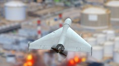 Drony zasiahli ropnú rafinériu v ruskom Slavjansku, prevádzku pozastavili