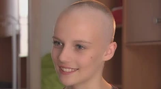 Iba 16-ročná Sofi má rakovinu. Jej úsmev a odhodlanie sú nákazlivé