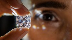 Najväčší dražený diamant kúpil neznámy Číňan cez telefón