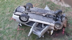 Unikal pred policajtmi, no spadol z mosta. Mladý vodič zraneniam podľahol