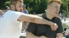 Rana päsťou od opilca: Redaktor to schytal počas živého vstupu