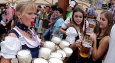 V Nemecku hrozí bankrot 70 000 hotelom a reštauráciám. Pre koronavírus