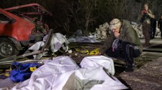 V Hroze práve oplakávali padlého vojaka. Ruská raketa zabila aj jeho ženu a syna