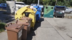 Spred trenčianskych panelákov zmizli dva druhy kontajnerov. Ľudia sa obávajú neporiadku