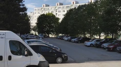 Žilina na sídlisku Hájik začína so spoplatnením parkovania. Miestni sa búria, podľa nich to nie je fér