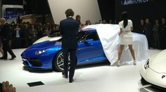 Lamborghini so spotrebou 4,2 litra na 100 km. To však nie je to najzaujímavejšie z Paríža