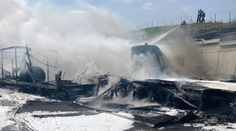 Pred tunelom Branisko horel po nehode kamión, uzatvorili diaľnicu D1