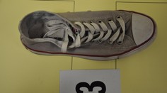 Fantóm v Šali vyzúval ženy na ulici. Tenisky si odnášal ako trofeje