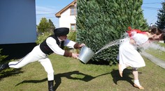 Tradície verzus kritika. Niektorí volajú po ukončení oblievačky a šibačky, sociologička to vníma inak