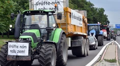 Nespokojní farmári vyrazili na traktoroch z východu do Bratislavy