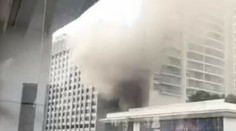 Luxusný hotel v Singapure zachvátil požiar. Evakuovali asi 500 ľudí