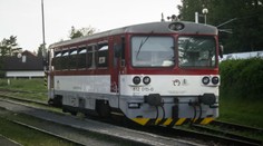 Každé ráno cestujú natlačení ako sardinky. Chodí po nich iba jeden vagón, niektorí sa doň ani nezmestia