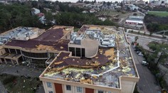 V obľúbenej turistickej destinácii zabíjalo tornádo. Dvaja mŕtvi a 11 zranených v tureckej Antalyi