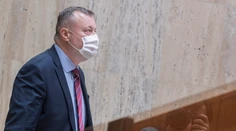 Po ministrovi zdravotníctva je v karanténe aj minister práce Krajniak