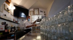 Už aj v Česku si posedia vo vnútri reštaurácií, otvárajú aj wellness či plavárne