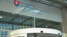 Podnikatelia, ktorých trápia vysoké faktúry, si vypočuli v jeden deň až tri dobré správy