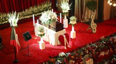 S Karlom Gottom sa rozlúčili desaťtisíce ľudí. Stovky ďalších to nestihli