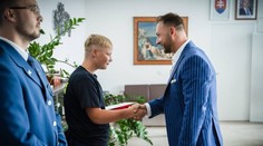 Kysuce majú mladého hrdinu. Len 14-ročný Tomáš neváhal a ako prvý začal hasiť horiaci byt, za svoj čin dostal medailu