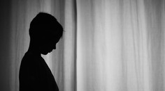 Muž v Česku sexuálne zneužil päť malých chlapcov. Stretnutia si s nimi dohadoval cez TikTok