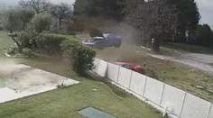 VIDEO: Kuriózna nehoda v Taliansku. Z cesty vyleteli dve Ferrari za sebou a po skoku skončili v plote