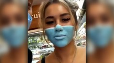 Influenceri sa vysmievali rúškam: Žena si ho namaľovala na tvár a išla do potravín