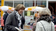 Napadnutá kandidátka Henriette Rekerová vyhrala voľby