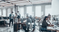 Jedna z veľkých firiem v Maďarsku vyskúša štvordňový pracovný týždeň. Pozrite si, ako to bude fungovať