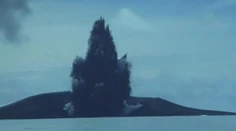 Geológ nafilmoval výbuch podmorskej sopky v súostroví Tonga