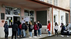 Ťažký školský rok sa skončil. Prváci sa prvé písmená učili cez monitor počítača