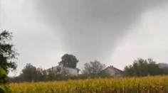 VIDEO: Nielen búrky, neutíchajúci dážď a záplavy. V Poľsku sa malo sformovať tornádo
