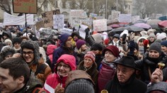 Pedagógovia protestujú aj v Budapešti. Zhromaždili sa tam tisíce demonštrantov