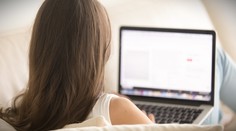 Nevedela, že si stavila, a vyhrala. Američanka v online lotérii vyhrala jackpot, peniaze chce investovať do matky