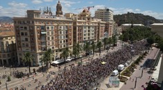 "Toto nie je turizmus, toto je to invázia". Tisíce Španielov protestovali v uliciach proti turizmu