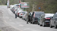 Niektorí Ukrajinci stoja v kolóne pred Ubľou už týždeň. Takto si krátia čas
