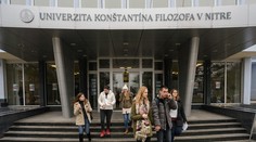 Nitrianska UKF udelila čestné doktoráty, slávnosti sa zúčastnili aj kotlebovci