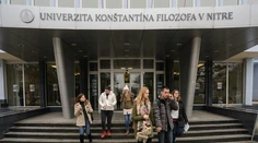 Nitrianska UKF udelila čestné doktoráty, slávnosti sa zúčastnili aj kotlebovci