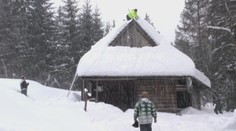 Na Kysuciach zhadzovali sneh tradične netradičným spôsobom