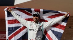 Mercedes potvrdil dohodu s Hamiltonom. Nový kontrakt sa nerodil ľahko