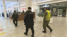 Slovensko má za sebou prvý deň lockdownu. Na dodržiavanie opatrení dohliadajú stovky policajtov